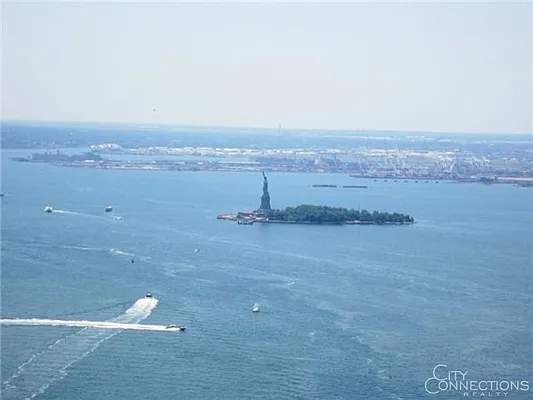 Rented by City Connections Realty | media 79