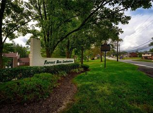 1314 Forest Green Dr, Coraopolis, PA 15108