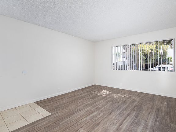 5th image of 1940 Pacific Beach Dr APT A