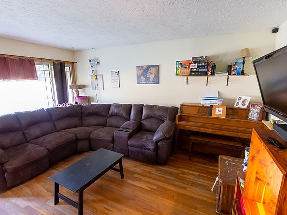 5th image of 1904 Roberts Ave