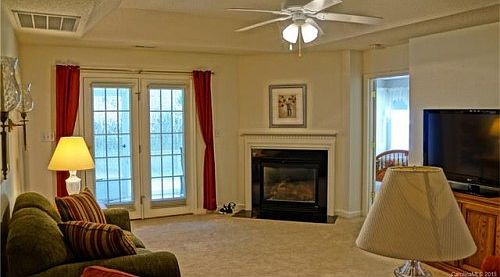 3rd image of 106 Glen Oaks Ct