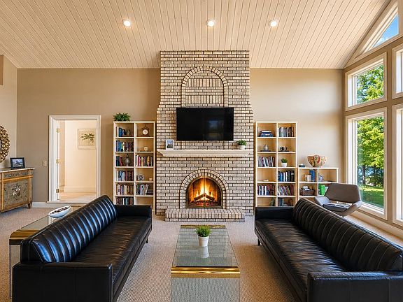 5th image of 4875 Lakeway Dr