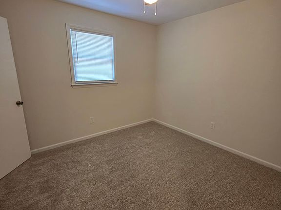 5th image of 605 Brookdale Dr #D