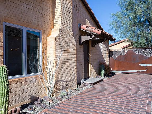 Custom electric gate and side entrance