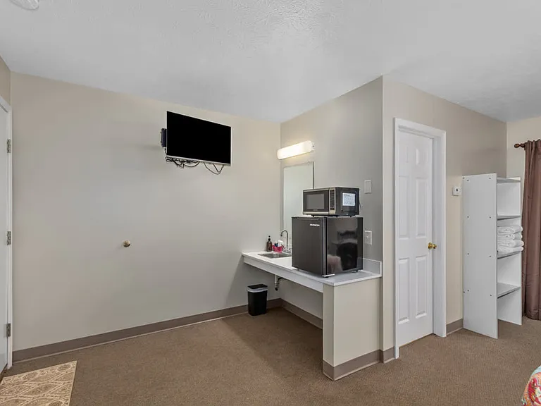 214 N Main St #ID1596494P — Photo 8
