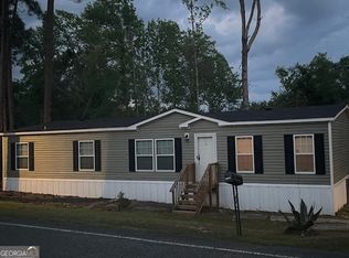 160 E Willow Creek Ln, Mc Rae Helena, GA 31055