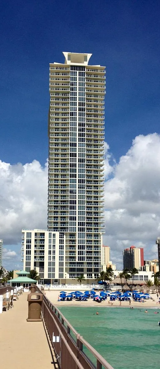La Perla view from fishing pier - 16699 Collins Ave #1205