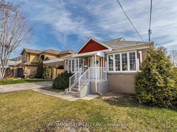 7 Highland Hl, Toronto, ON M6A 2P7