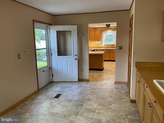 5th image of 5116 Iroquois St