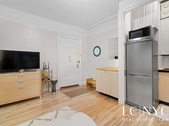 4th image of 207 W 98th St APT 2BA