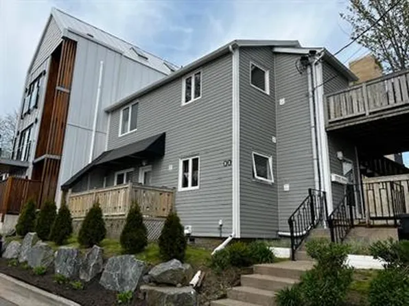 11 Green St #201, Halifax, NS B2Y 1L7