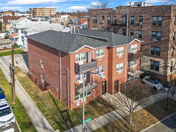 2nd image of 16003 Sanford Avenue