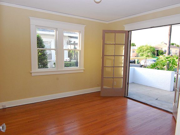 4th image of 3852 Seneca Ave