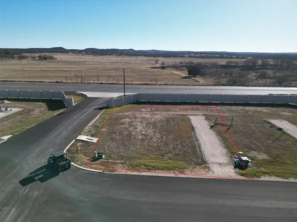 205 Resort Ct, Fredericksburg, TX 78624