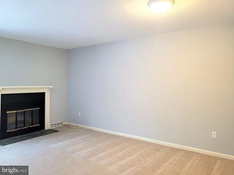 31 Lamplighter Ln — Photo 5