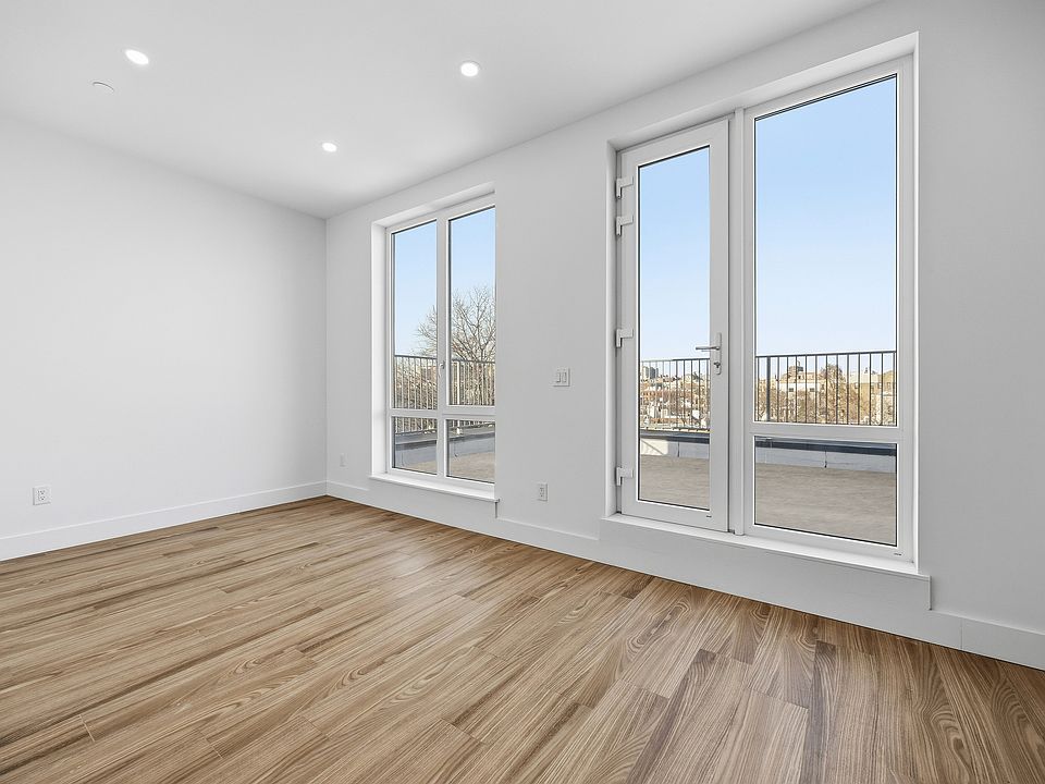 1st image of 379 Hawthorne St #Penthouse 1