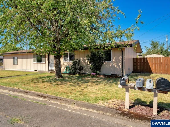 570 S 4th St, Harrisburg, OR 97446