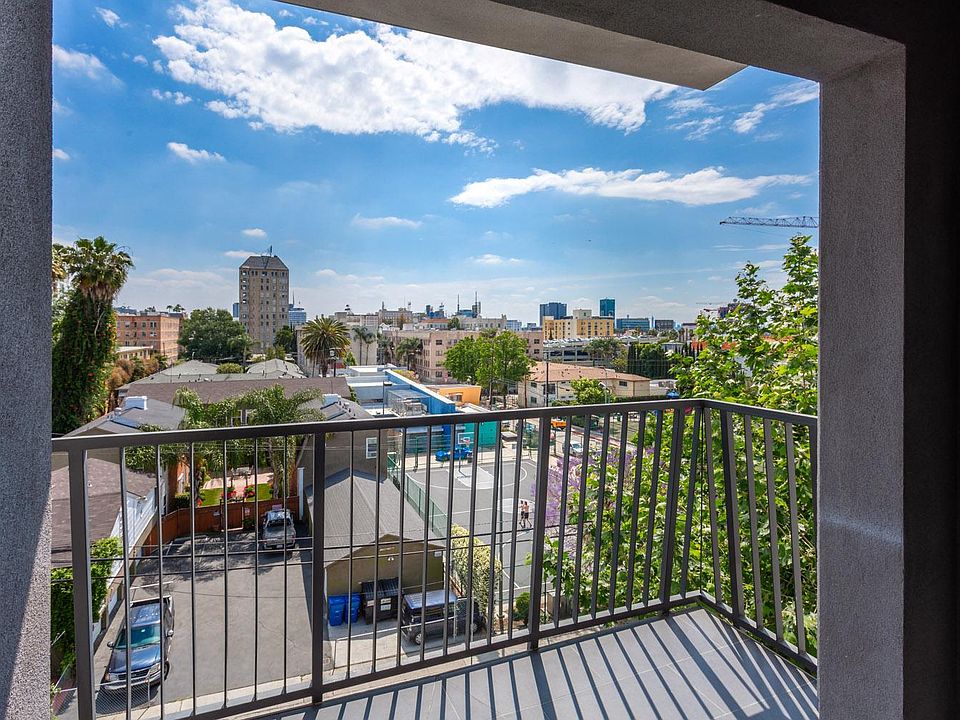 1st image of 1751 N Las Palmas Ave #503