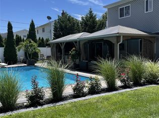 41 Roberta Ave, Farmingville, NY 11738