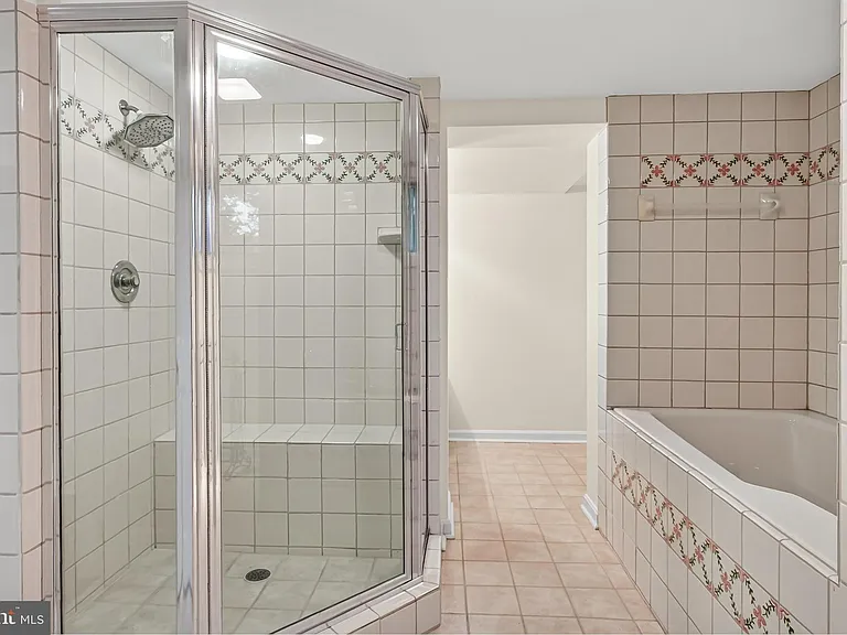 7614 Woodridge Cir — Photo 35