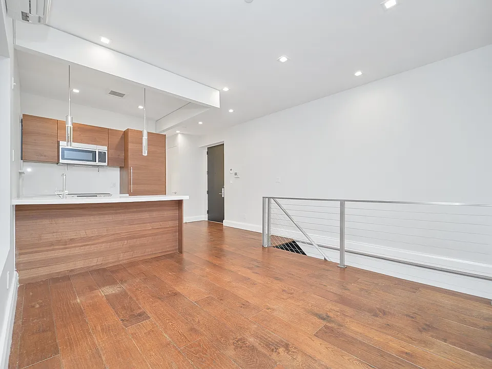 92 Morningside Ave #1C