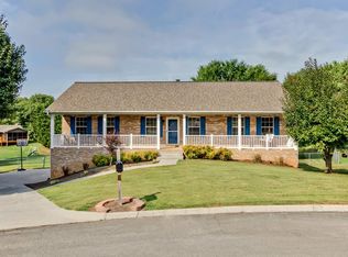 1409 Flintstone Ct, Maryville, TN 37804