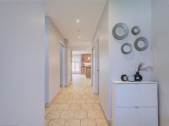 4th image of 298 Ferndale Pl