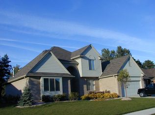 19299 Black Oaks Dr, Macomb, MI 48044