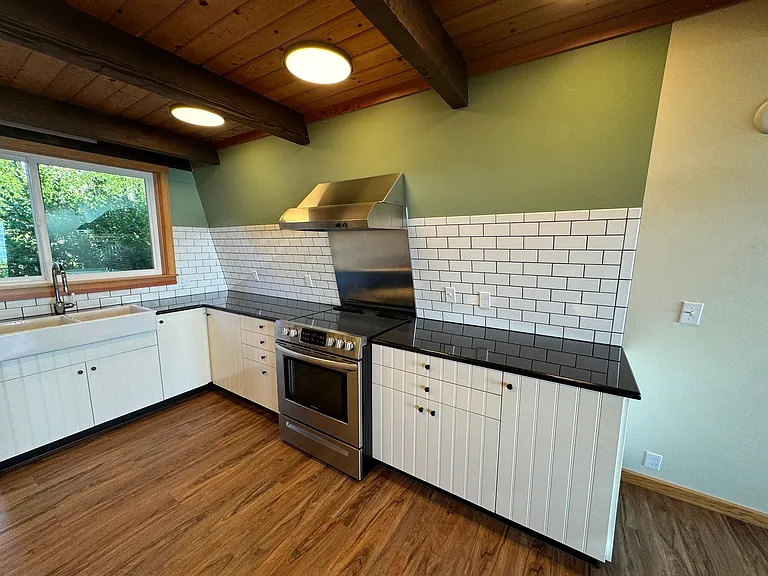 1318 NW Voyager Way — Photo 16