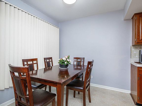 4th image of 217 Edgewater Dr