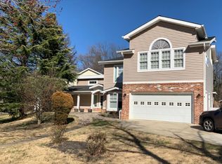6833 Old Stage Rd, Rockville, MD 20852