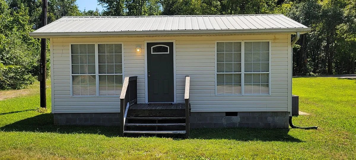 1 bed, 1.0 bath, 728 sqft, $900 — Photo 1