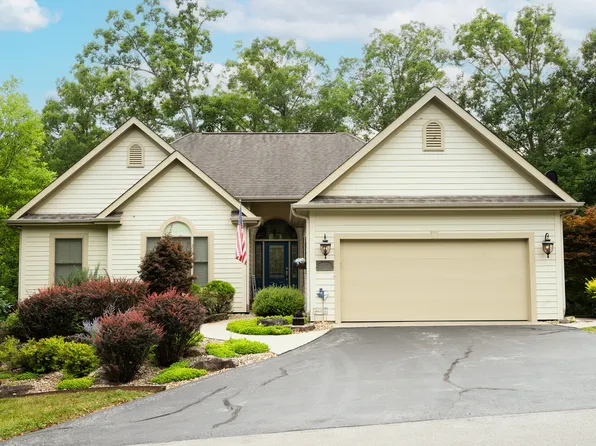 60 Pine Hills Dr, Nashville, IN 47448