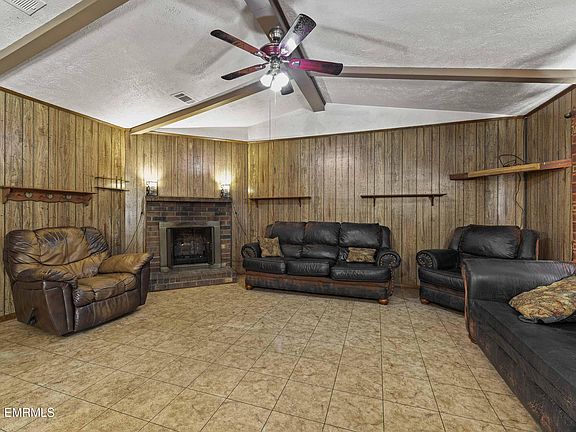 4th image of 732 Waterview Dr