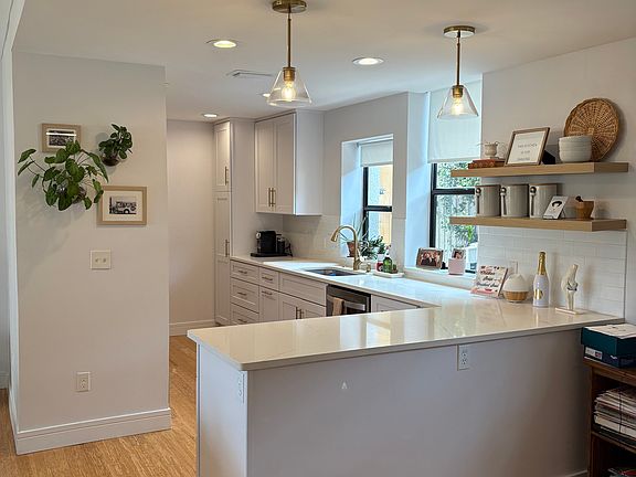 5th image of 2545 Oak St APT 7
