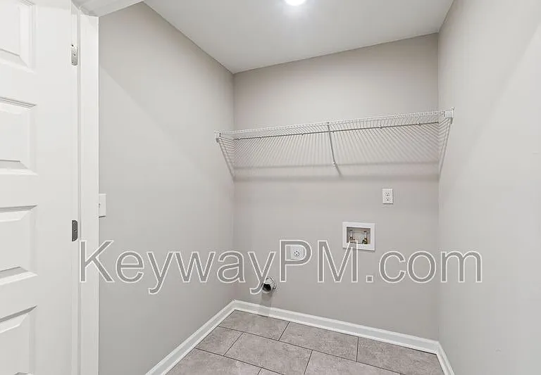 1066 Linsmore Ave — Photo 17