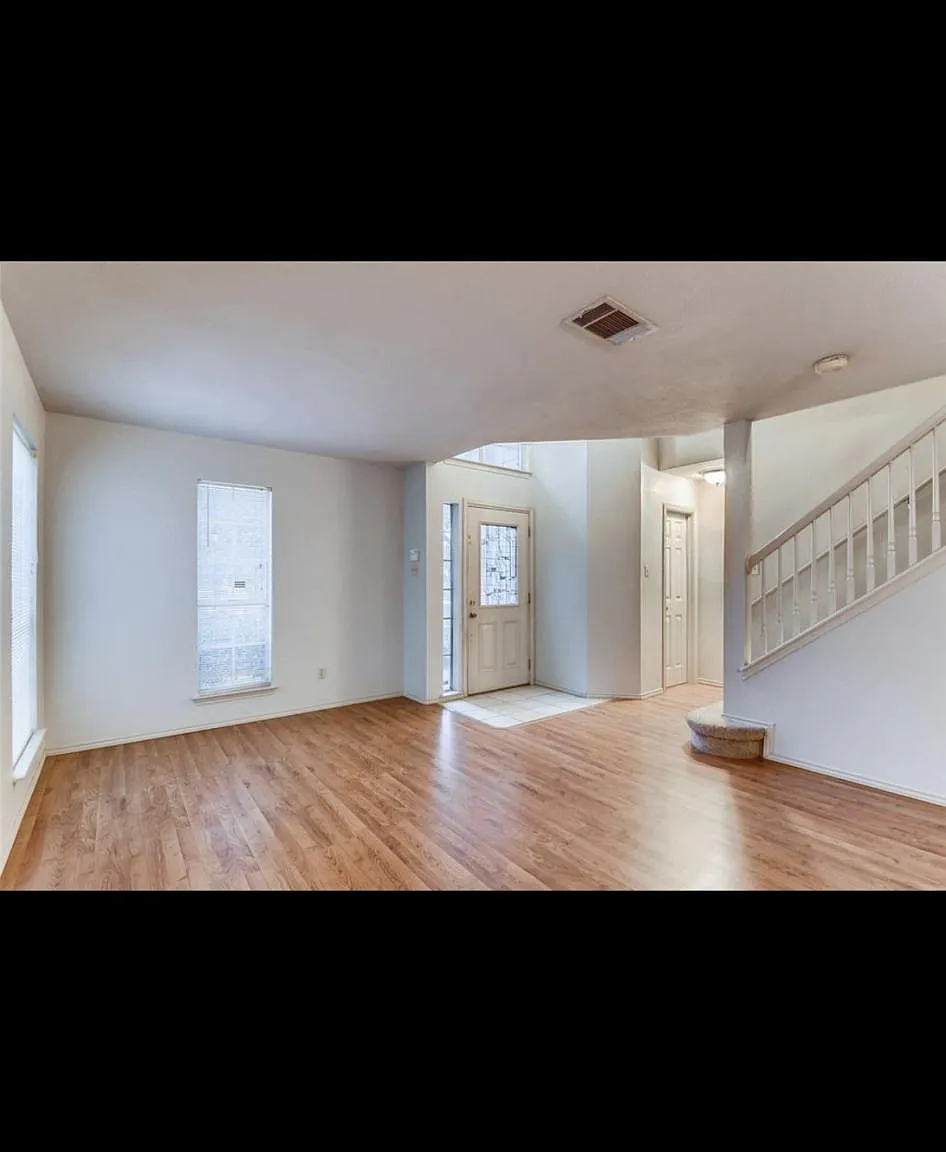 8445 Fern Bluff Ave — Photo 2