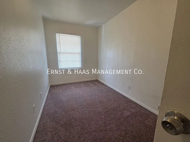 2035 Pine Ave #7 — Photo 19
