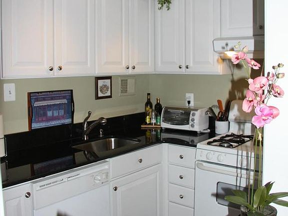 5th image of 6001 Arlington Blvd APT 213