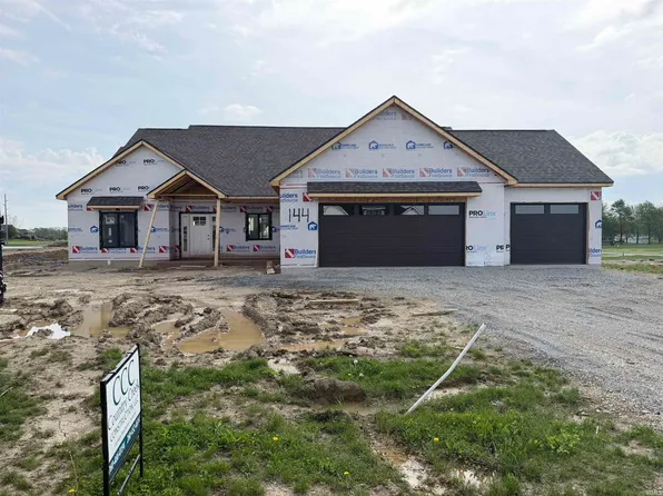 2220 Golfview Dr, Auburn, IN 46706