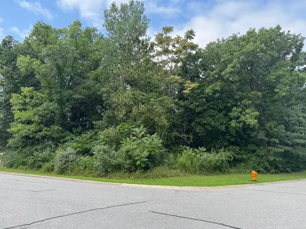 10 Terrano Way, Crown Point, IN 46307