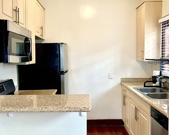 5th image of 1433 N Las Palmas Ave
