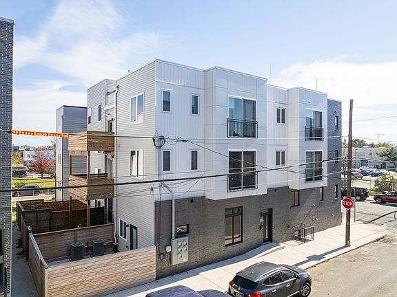 3rd image of 323 W Berks St #4