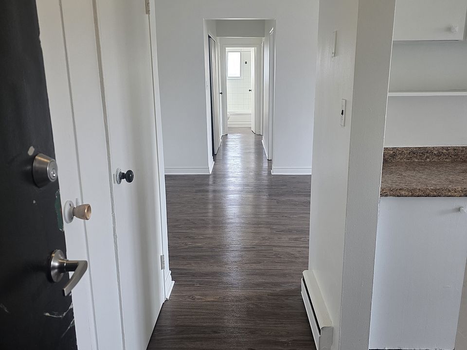 1st image of 70 Albert St #12