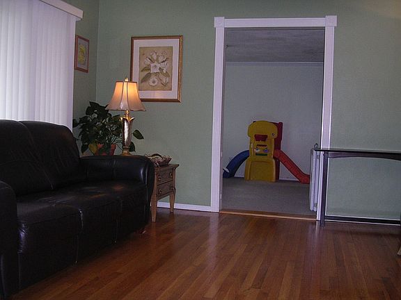 3rd image of 1710 Skyline Dr