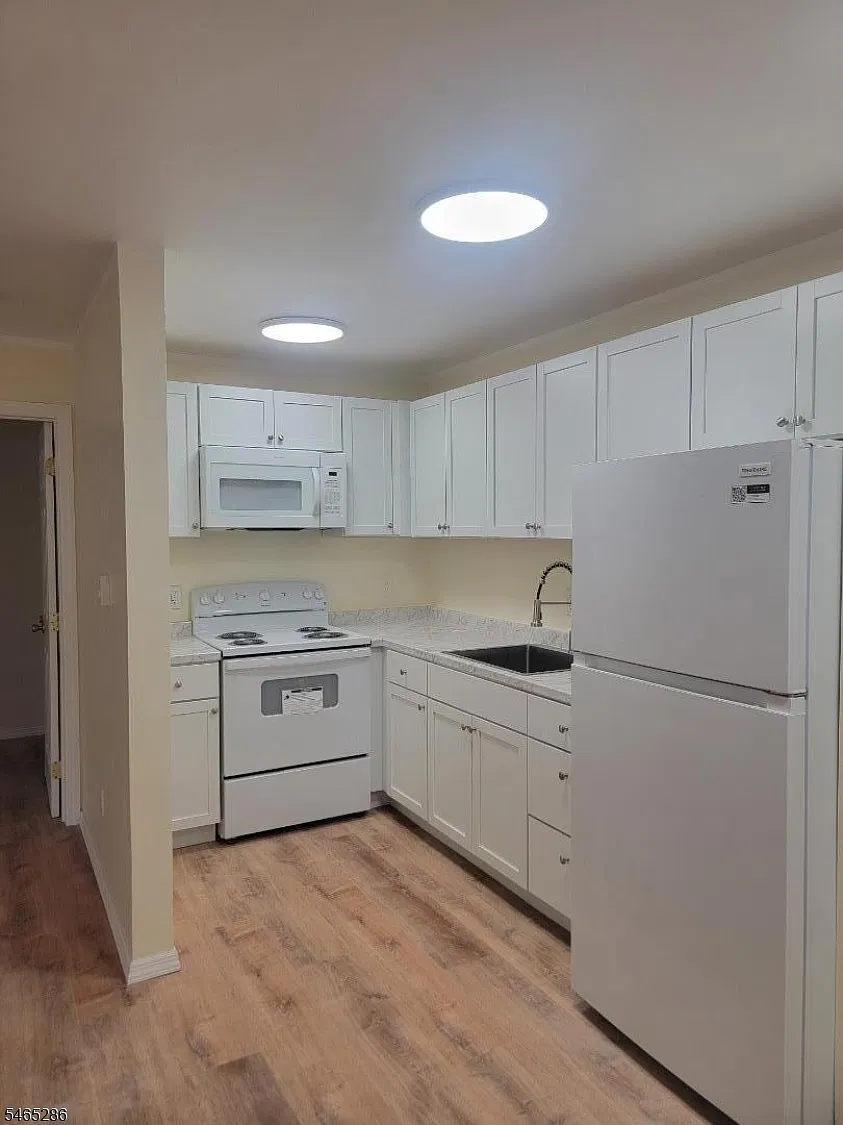 1 bed, 1.0 bath, 500 sqft, $1,300 — Photo 3