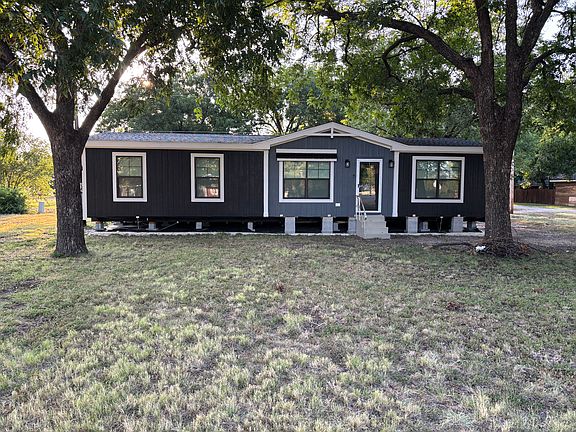 2nd image of 209 Garza Ave