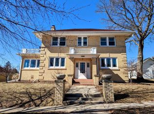 613 5th St, New Glarus, WI 53574