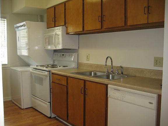 2nd image of 118 Kingsbury Dr