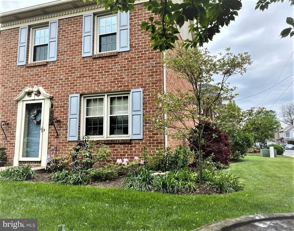 136 Hoffer Way photo 1